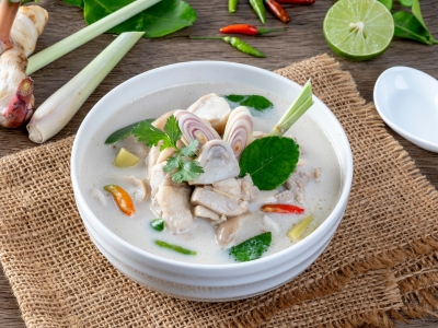 ต้มข่าไก่ใส่เลือด และเห็ดนางฟ้า